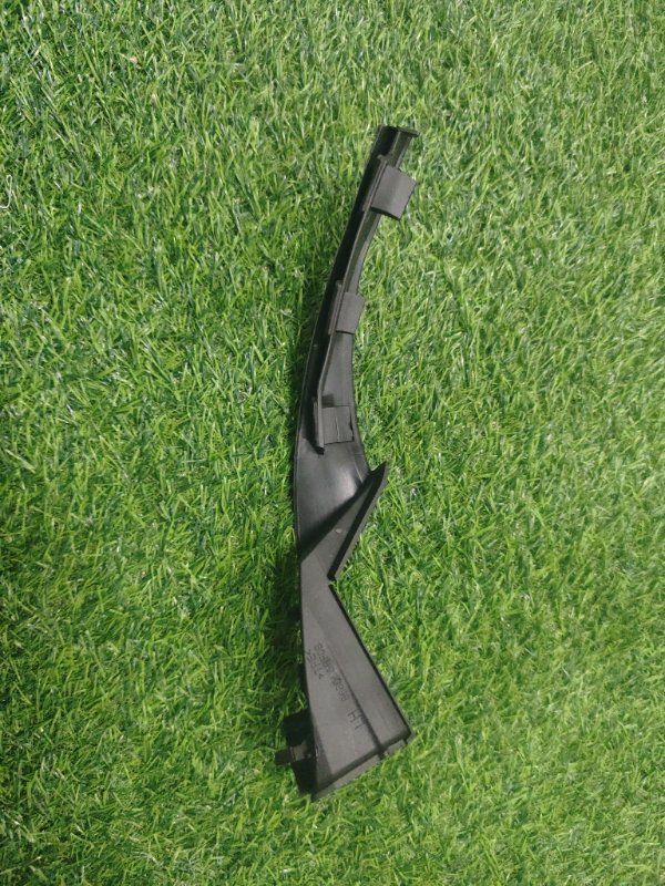 Уголок жабо передний левый Kicks 2016-2023