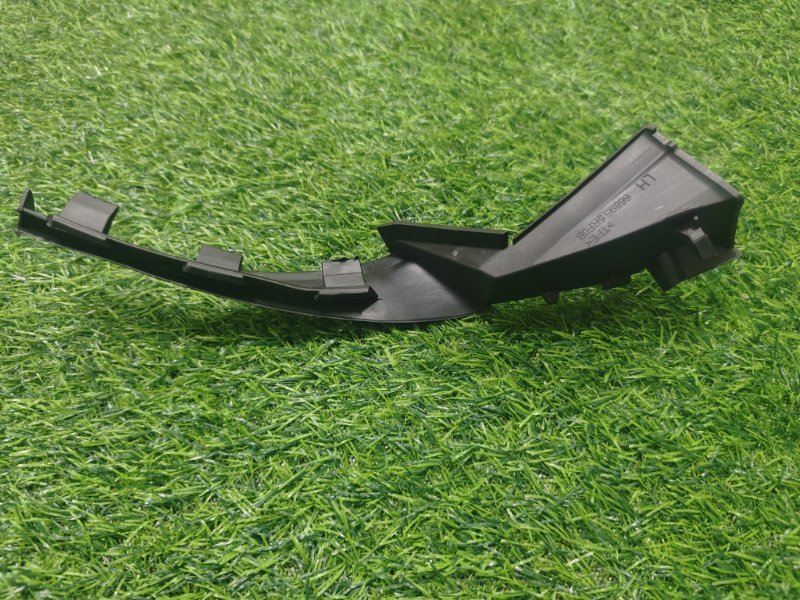 Уголок жабо передний левый Kicks 2016-2023