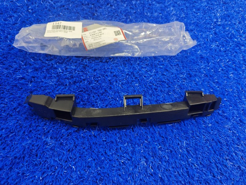 Крепление бампера переднее правое Honda Odyssey 2015-2018 71193-T6D-H01 новая