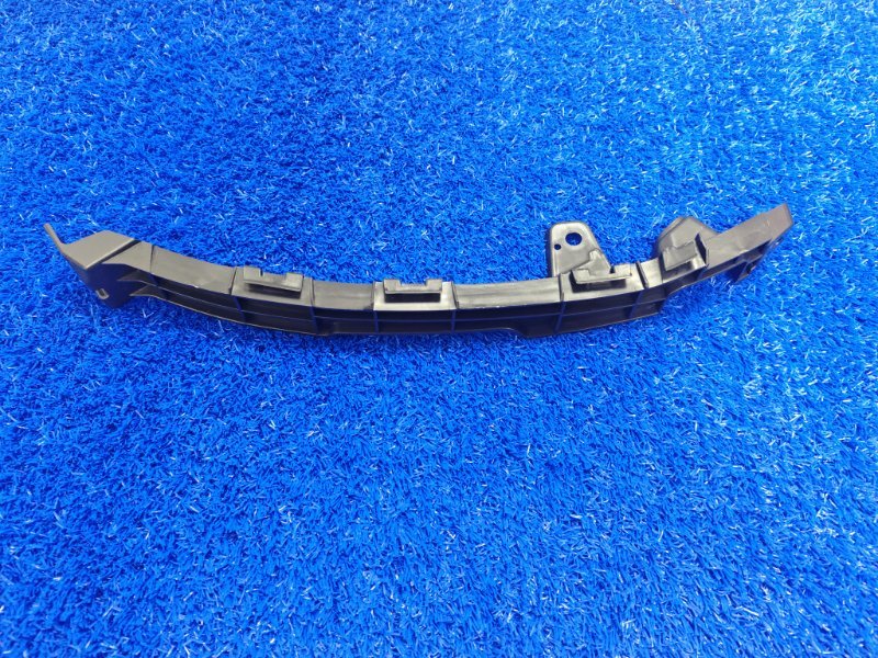 Запчасть крепление бампера переднее правое Honda Fit 2021-2022 71240-TZ-000 новая Крепление бампера переднее правое Honda Fit 2021-2022 71240-TZ-000 новая