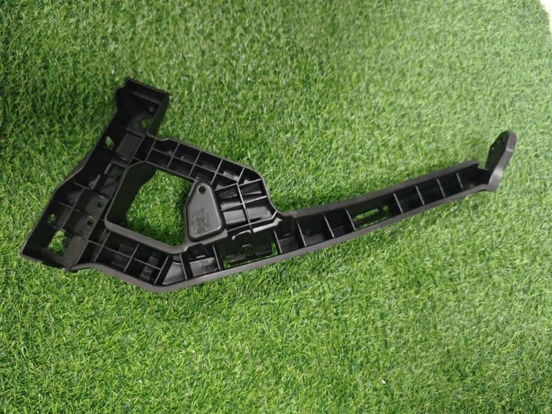 Планка под фару передняя правая Vezel 2018-2022