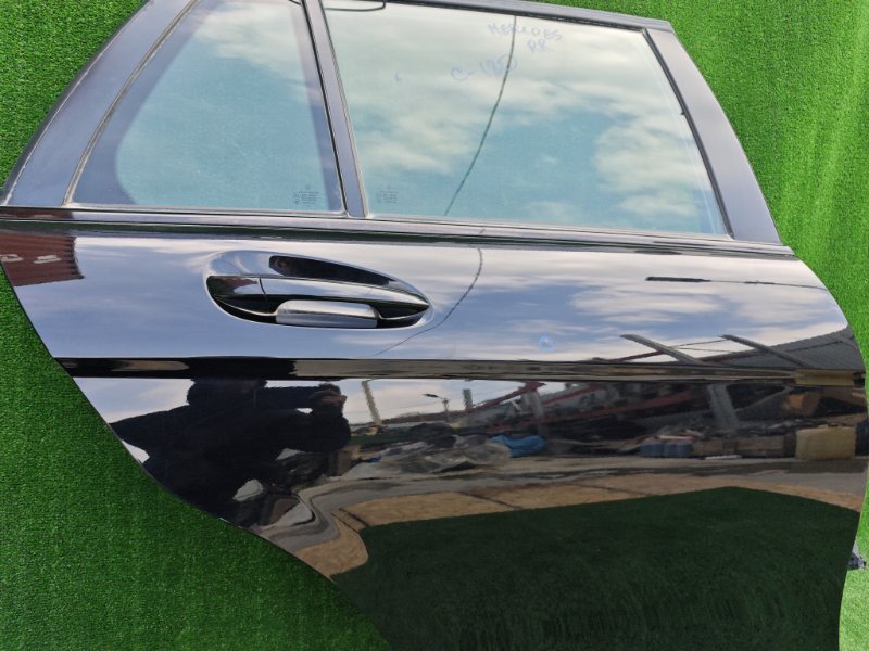 Дверь задняя правая C-class W204