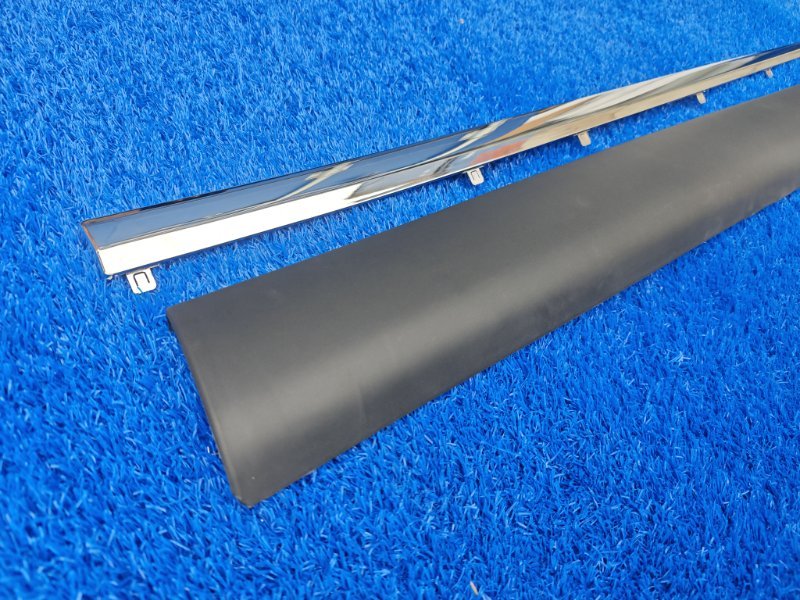 Молдинг двери передний правый RX 2009-2014