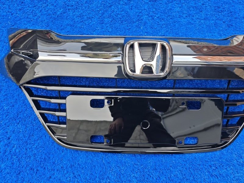 Решетка радиатора передняя Honda Vezel