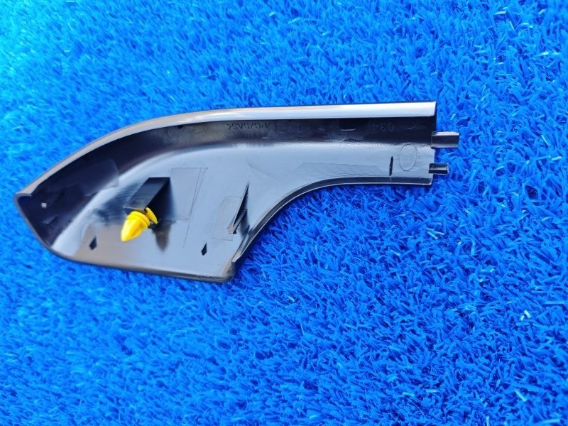 Заглушка рейлинга задняя правая Land Cruiser 1998-2007 Заглушка рейлинга задняя правая Land Cruiser 1998-2007