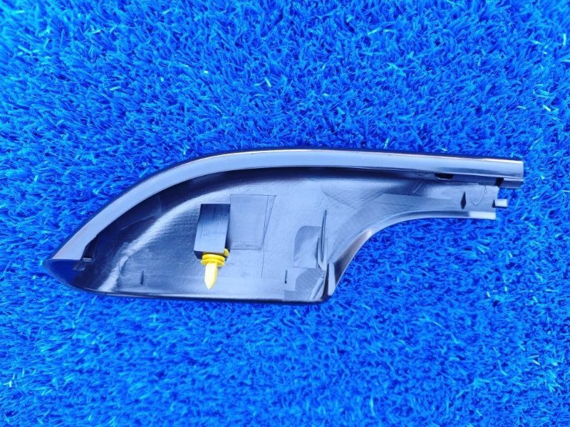 Заглушка рейлинга задняя правая Land Cruiser 1998-2007 Заглушка рейлинга задняя правая Land Cruiser 1998-2007