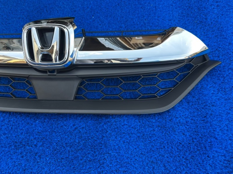 Решетка радиатора передняя CR-V 2017-2019