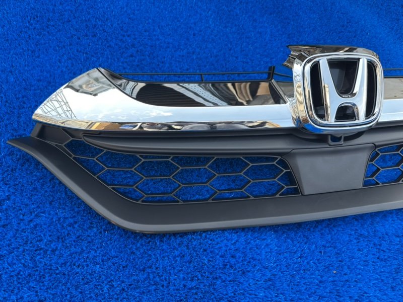 Решетка радиатора передняя CR-V 2017-2019