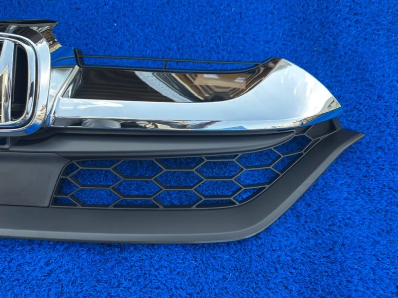 Решетка радиатора передняя CR-V 2017-2019