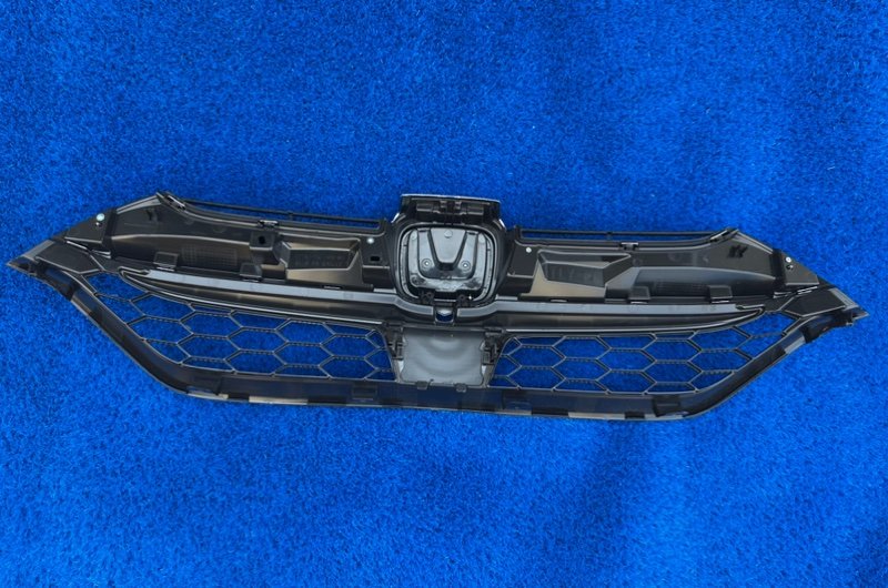 Решетка радиатора передняя CR-V 2017-2019