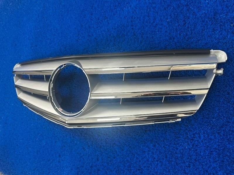 Решетка радиатора C-class