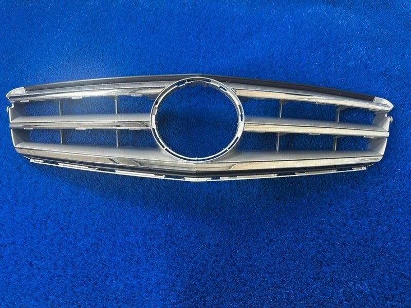 Решетка радиатора C-class