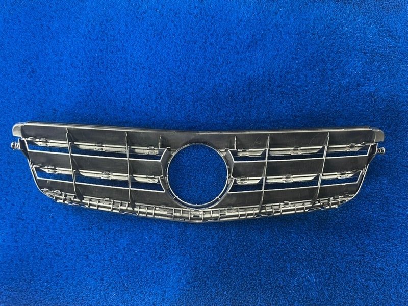 Решетка радиатора C-class