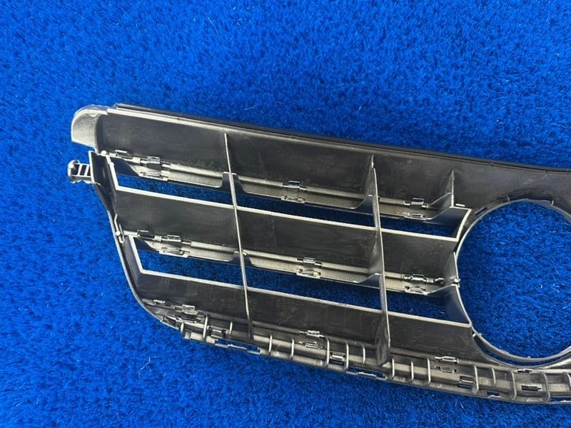 Решетка радиатора C-class