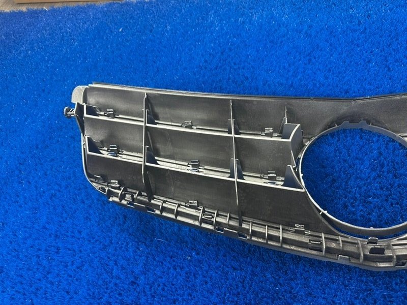 Решетка радиатора C-class
