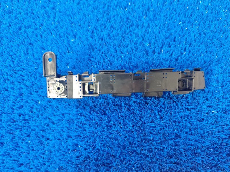 Крепление бампера переднее правое Honda H-RV 2013-2021 71193-tc4-h01 новая
