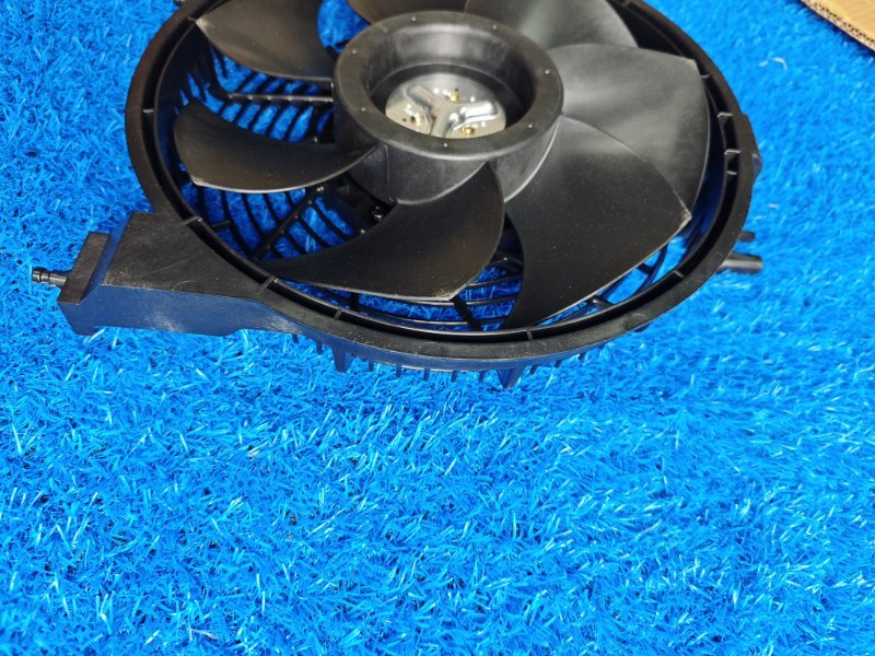 Вентилятор радиатора кондиционера Lexus LX570