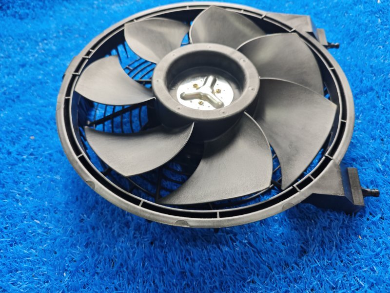 Вентилятор радиатора кондиционера LX570 2007-2012