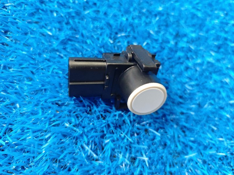 Датчик парковки передний Land Cruiser 2007-2021