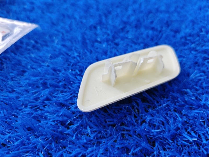 Крышка форсунки омывателя фар передняя правая Land Cruiser 2012-2015