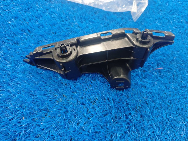 Крепление бампера переднее правое UX250h 2018-2024 Крепление бампера переднее правое UX250h 2018-2024