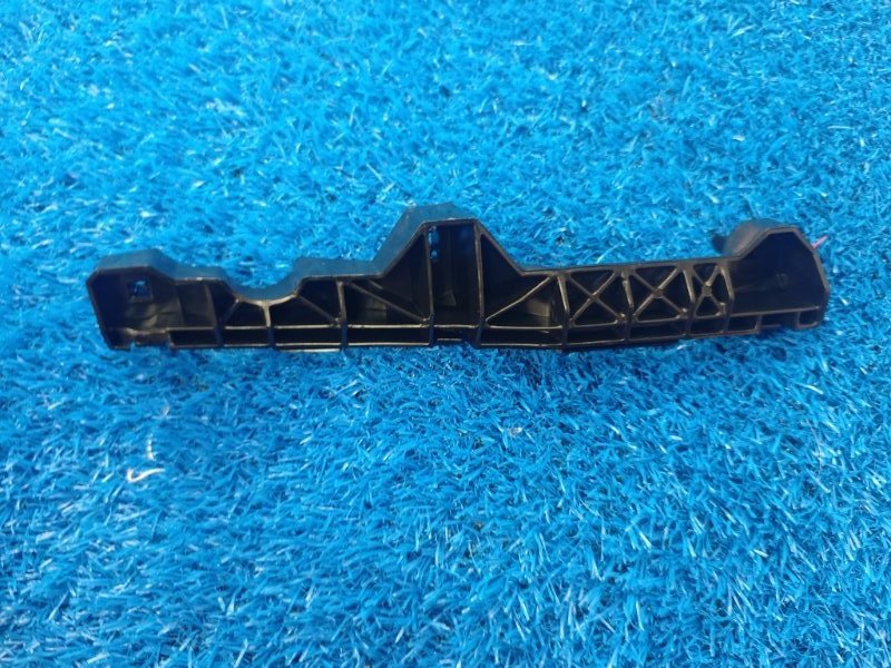 Крепление бампера переднее правое RX300