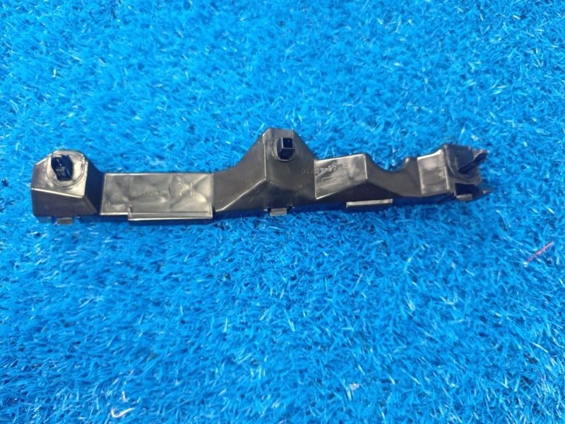 Крепление бампера переднее правое Lexus RX300