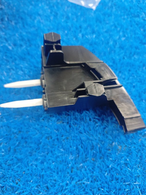 Крепление бампера заднее правое toyota Land Cruiser