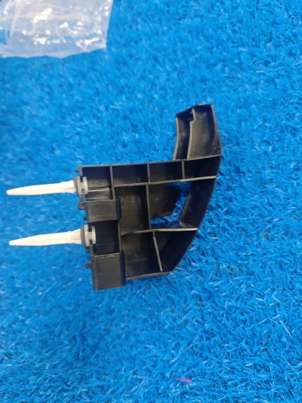 Крепление бампера заднее правое Land Cruiser 2008-2021