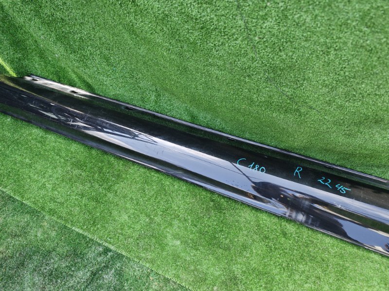 Накладка на порог правая C-Class W204