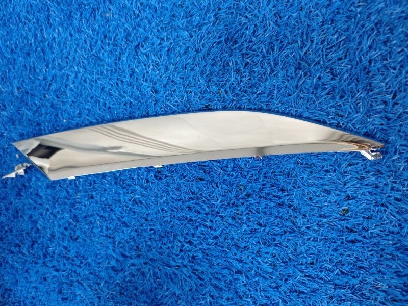 Накладка на фару передняя правая Honda Vezel RU