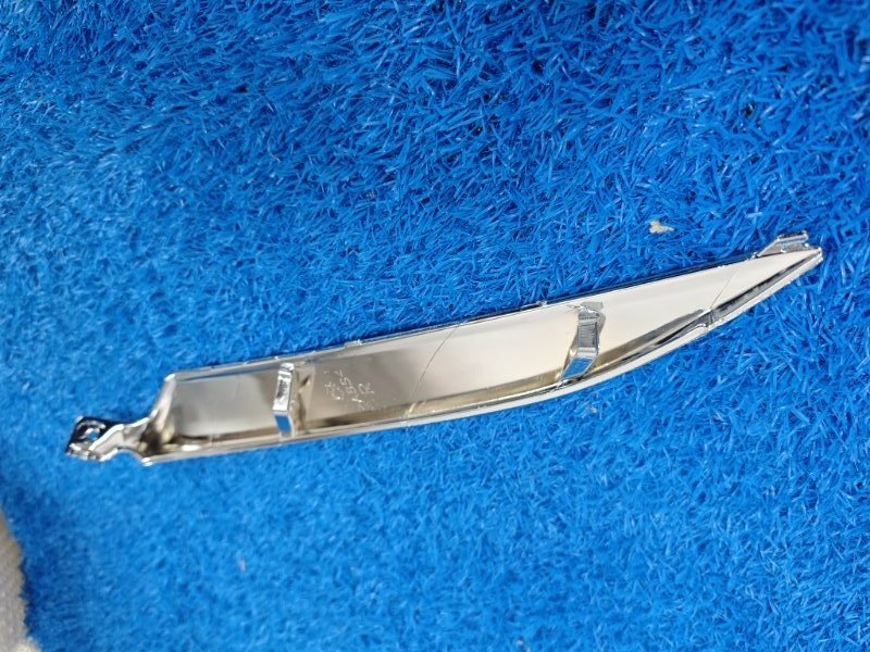 Накладка на фару передняя правая Vezel 2018-2022 RU