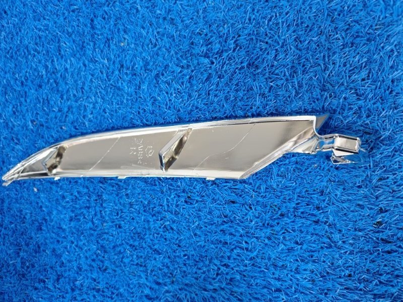 Накладка на фару передняя правая Vezel 2018-2022 RU