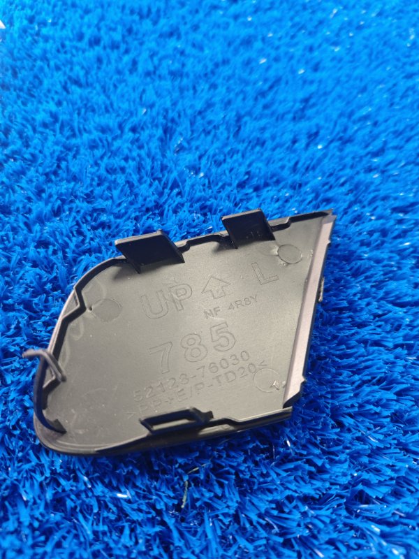 Заглушка бампера передняя левая CT200h 2017-2022