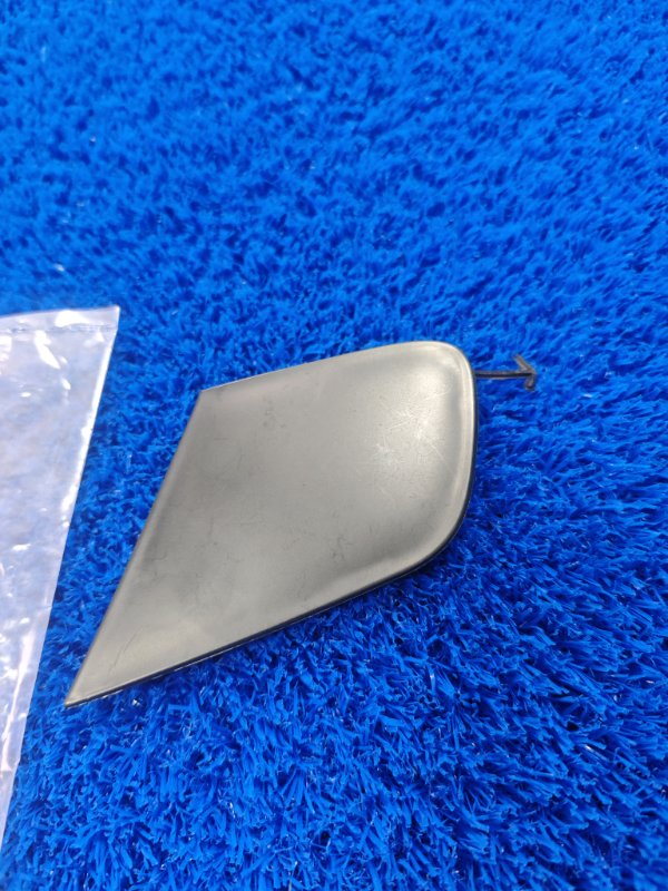 Заглушка бампера передняя правая CT200h 2017-2022