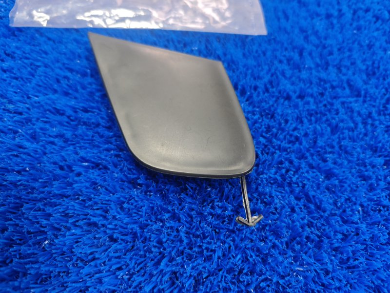 Заглушка бампера передняя правая CT200h 2017-2022