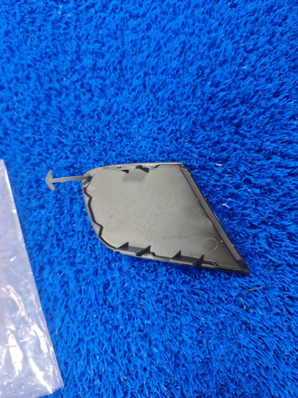 Заглушка бампера передняя правая CT200h 2017-2022