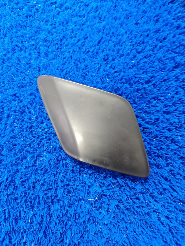 Заглушка бампера задняя правая toyota Prius Заглушка бампера задняя правая toyota Prius