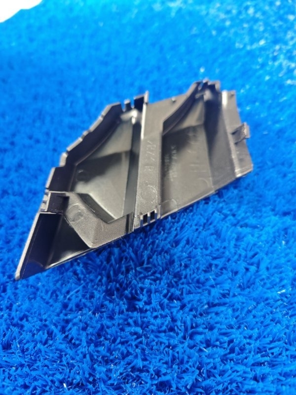 Заглушка бампера передняя правая NX200 2018-2021 Заглушка бампера передняя правая NX200 2018-2021