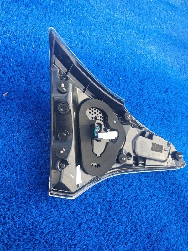 Стоп вставка задний правый Rav4 2016-2019 40