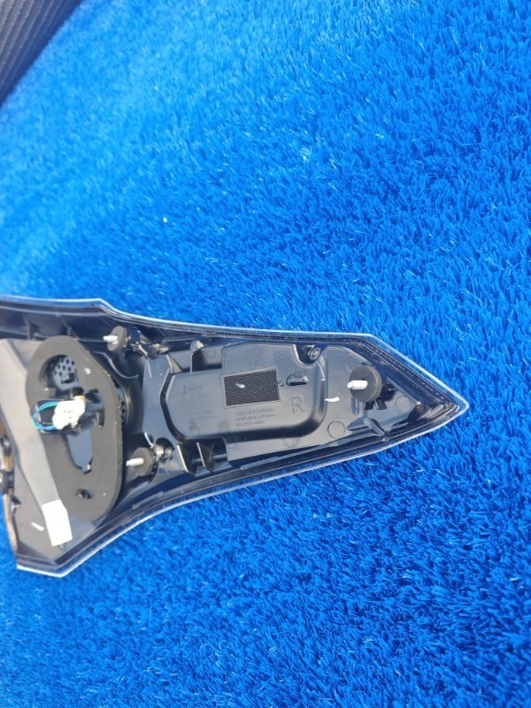 Стоп вставка задний правый Rav4 2016-2019 40