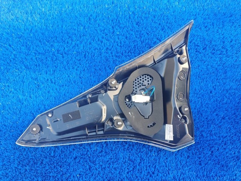 Стоп вставка задний левый Rav4 2016-2019 40