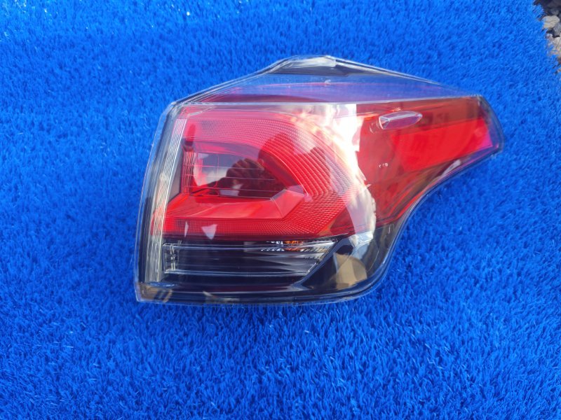 Запчасть стоп-сигнал задний правый Toyota Rav4 2016-2019 40 новая Стоп-сигнал задний правый Toyota Rav4 2016-2019 40 новая