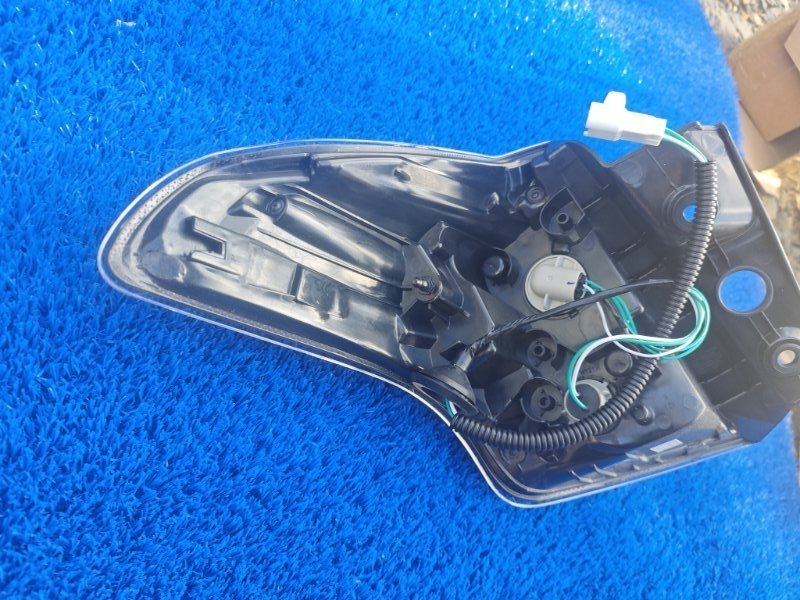 Стоп-сигнал задний правый Rav4 2016-2019 40 Стоп-сигнал задний правый Rav4 2016-2019 40