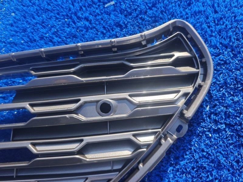 Решетка в бампер передняя Rav4 2018-2024 50