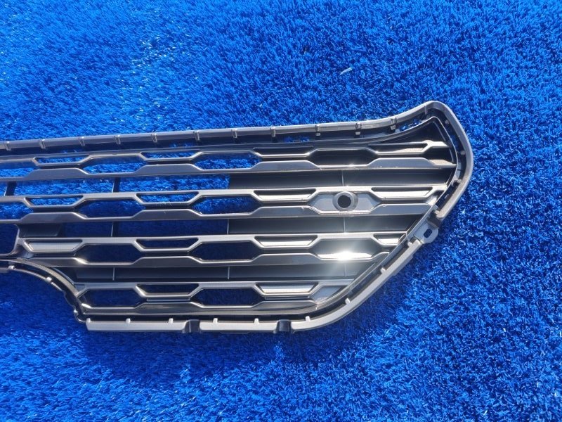 Решетка в бампер передняя Rav4 2018-2024 50