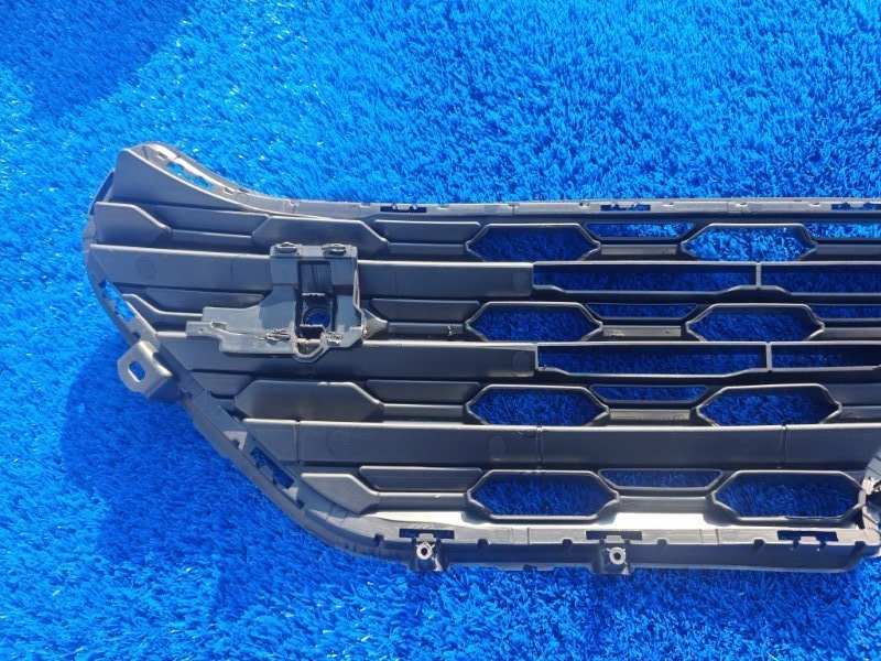 Решетка в бампер передняя Rav4 2018-2024 50