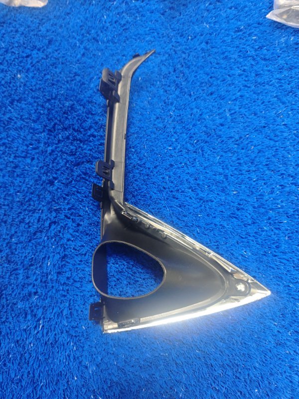 Накладка противотуманной фары передняя правая RX 2015-2022