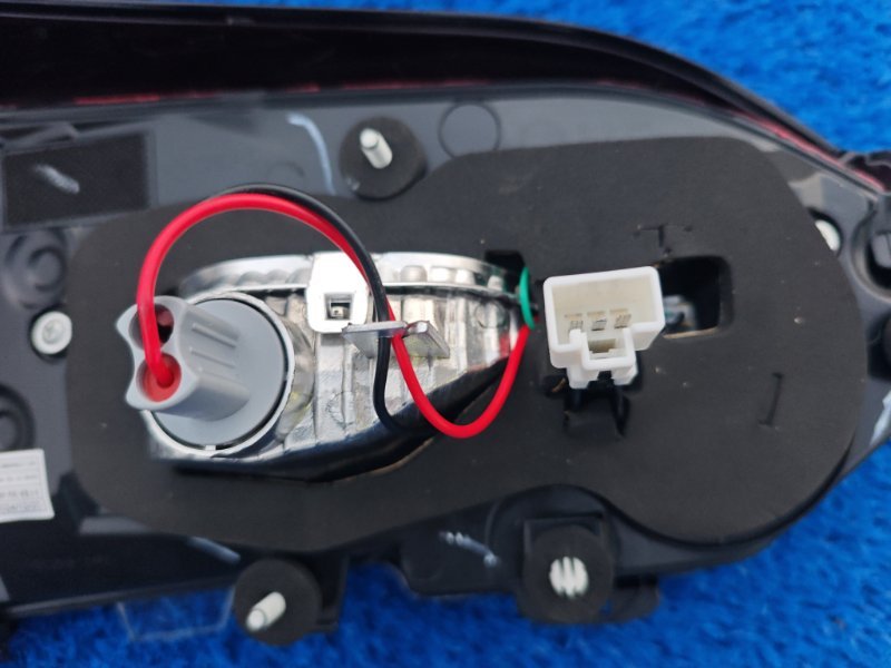 Стоп вставка задний правый Rav4 2020-2024 50