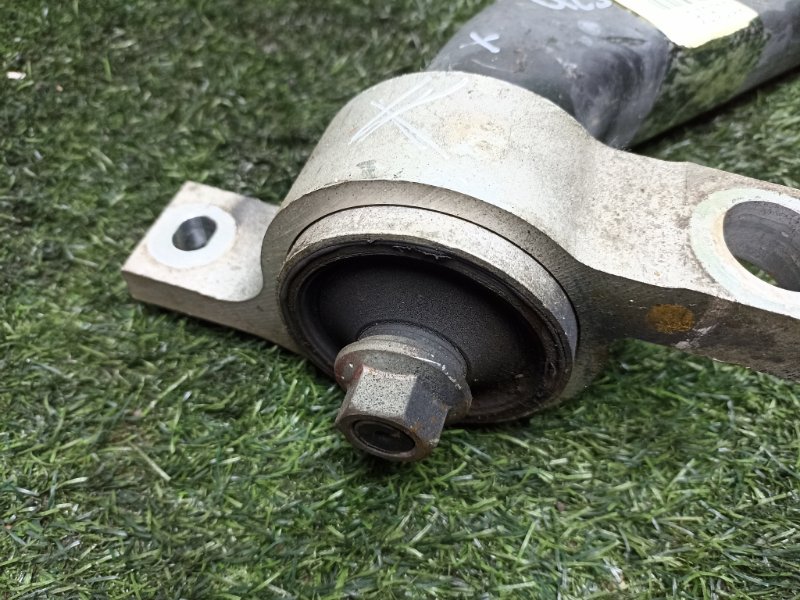 Рычаг нижний передний правый TOYOTA CROWN MAJESTA UZS186 3UZ-FE